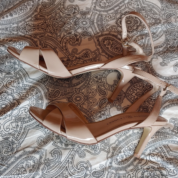 Nude Chinese Laundry Sandals Size 7 - Picture 2 of 4